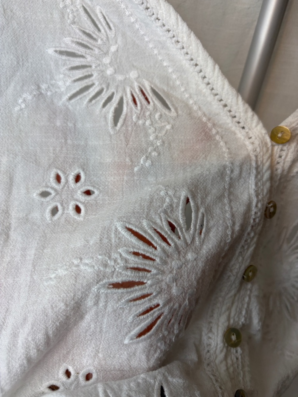 White Embroidered V-Neck Button Front Top Size M - Picture 9 of 13
